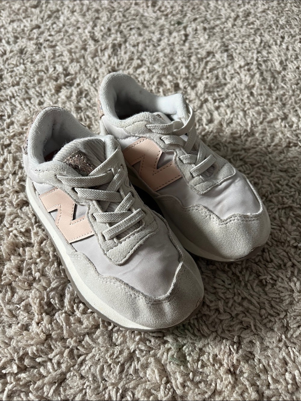 New Balance Kids Sneakers in Cream & Blush Accent
